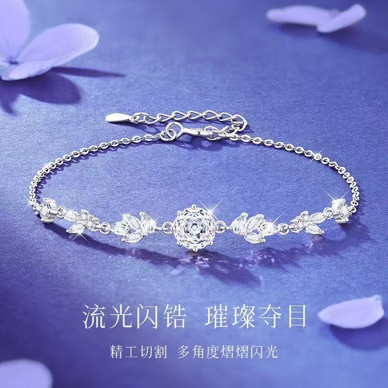 Glowing and shining bracelet