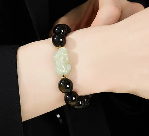 Hetian jade Pixiu silver bracelet for men, obsidian bracelet, high-end style, perfect as a 520 gift for your boyfriend.