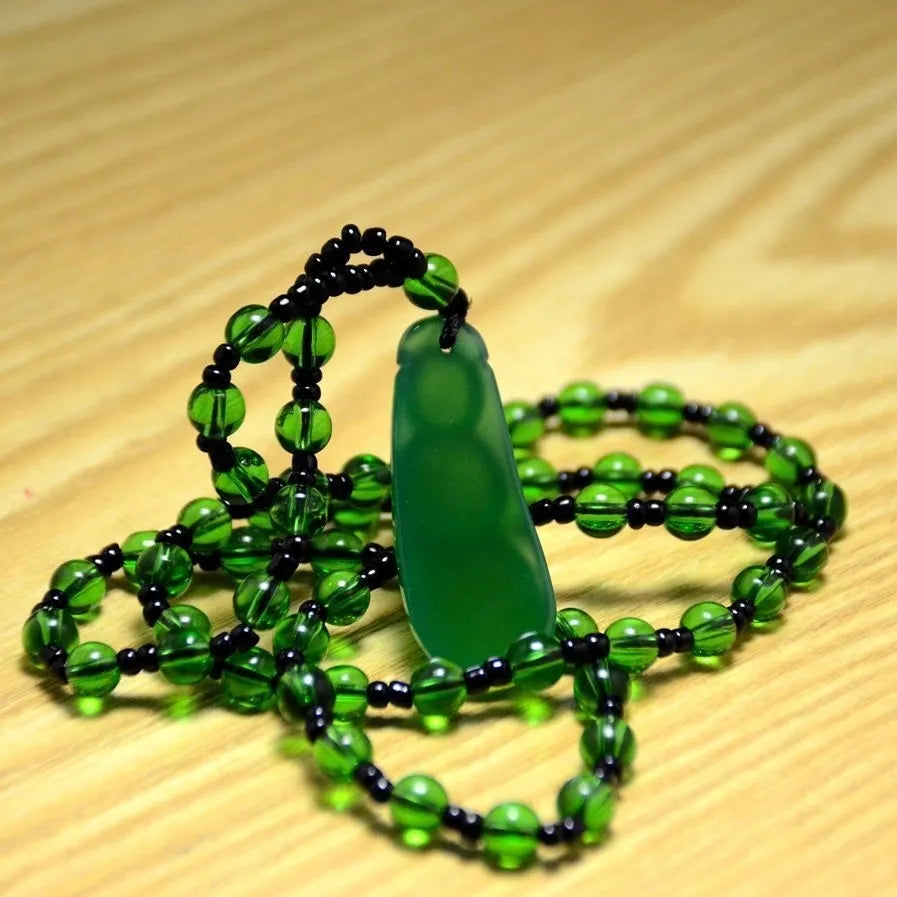 Natural icy green chalcedony, four-season bean, four-season peace and good fortune bean, unisex jade pendant, agate necklace