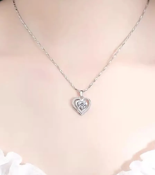Beating heart necklace women's light luxury high-end Valentine's Day gift necklace for mom girlfriend girlfriend