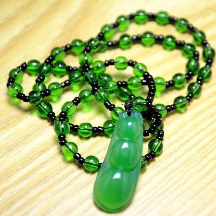 Natural icy green chalcedony, four-season bean, four-season peace and good fortune bean, unisex jade pendant, agate necklace