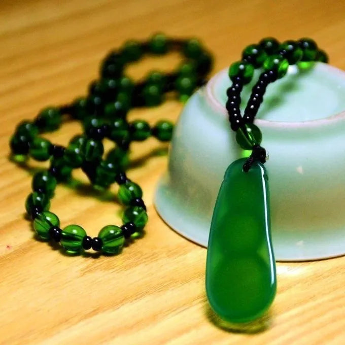 Natural icy green chalcedony, four-season bean, four-season peace and good fortune bean, unisex jade pendant, agate necklace